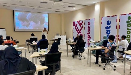 غرفة الكتابة "حكاية" ... عام من الإبداع يفرز 100 من الكٌتًاب